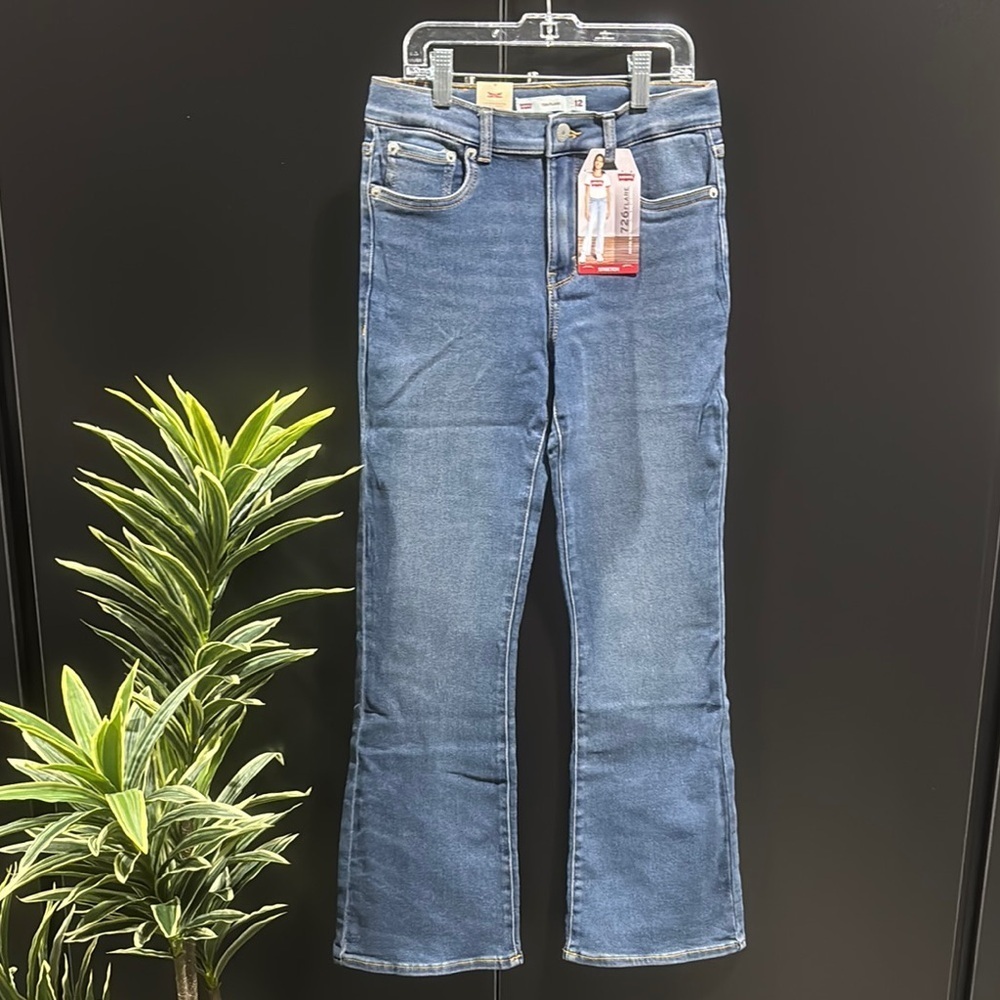 Levi’s 726 High-Rise flare,adjustable waistband,wide leg opening,slim thru thigh